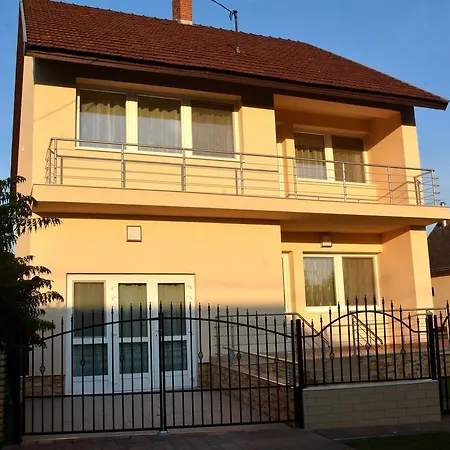 Molnar Vendeghaz 게스트하우스 Ujfeherto