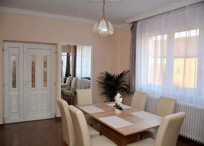 Molnar Vendeghaz بيت ضيافة