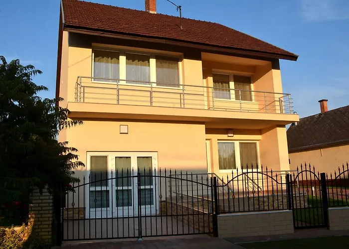 Molnar Vendeghaz بيت ضيافة Ujfeherto